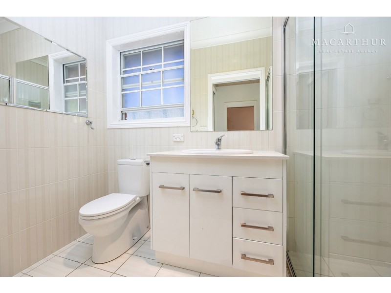 2 Loru Close, Kooringal NSW 2650