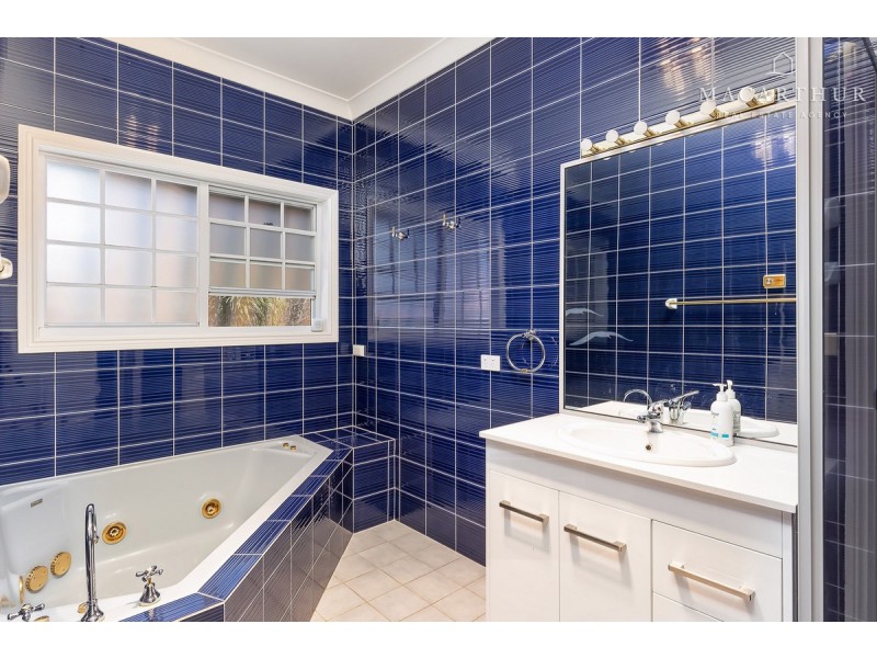 2 Loru Close, Kooringal NSW 2650