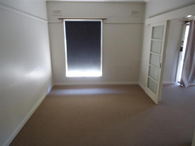 8 Rudd Street, Wagga Wagga NSW 2650