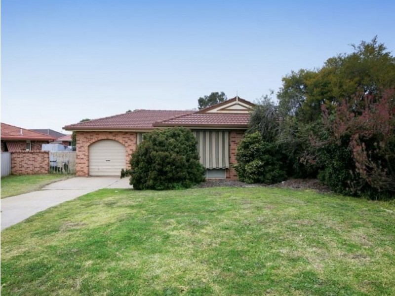 72 Dalman Parkway, Glenfield Park NSW 2650