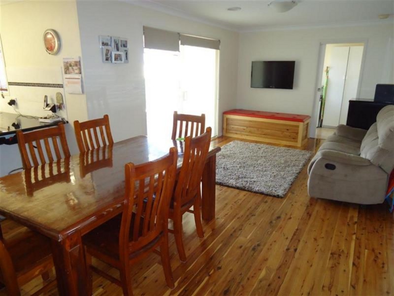 11 Kirrang Avenue, Glenfield Park NSW 2650