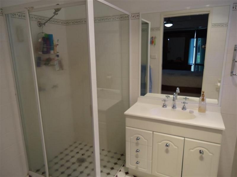 11 Kirrang Avenue, Glenfield Park NSW 2650