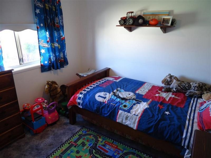 11 Kirrang Avenue, Glenfield Park NSW 2650