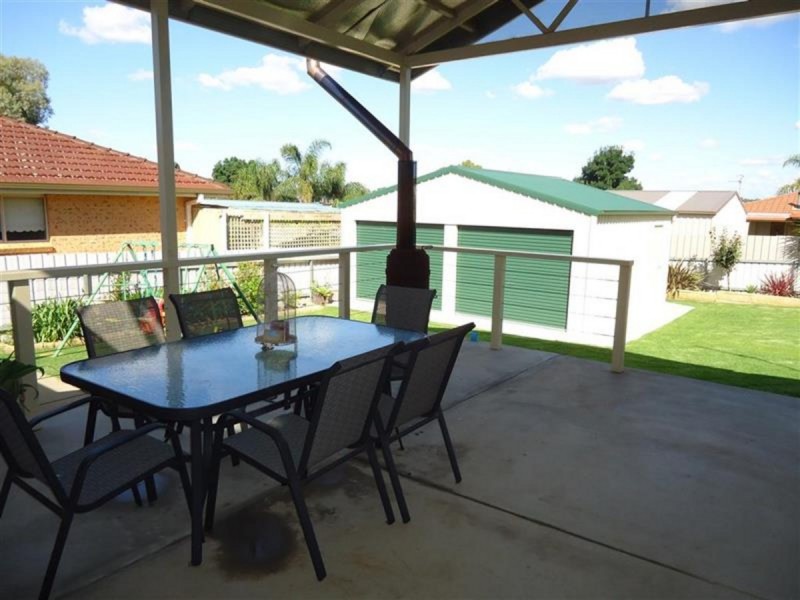 11 Kirrang Avenue, Glenfield Park NSW 2650