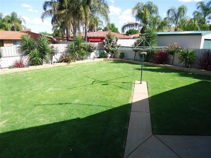 11 Kirrang Avenue, Glenfield Park NSW 2650