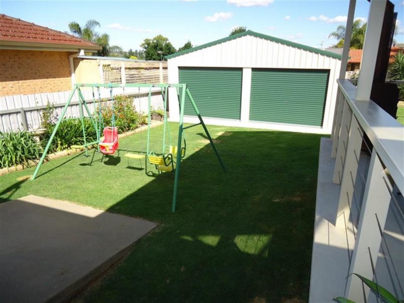 11 Kirrang Avenue, Glenfield Park NSW 2650