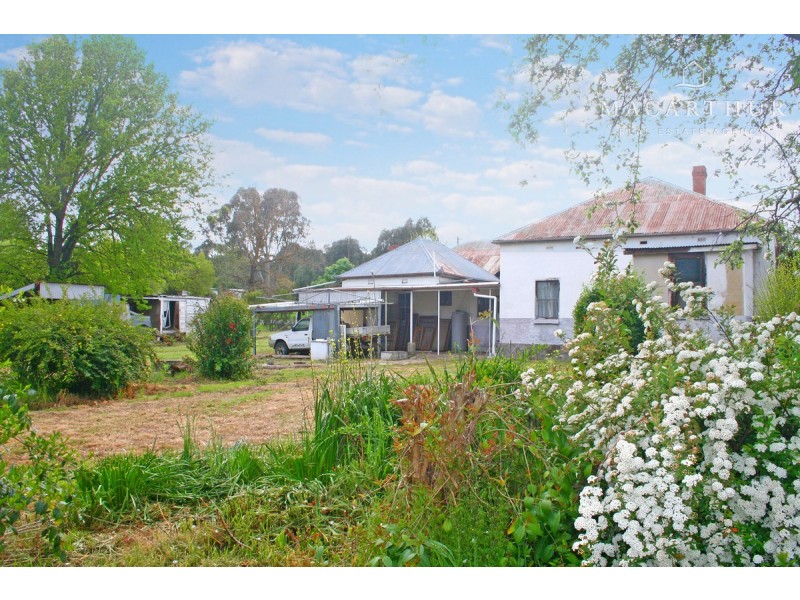 9 Mate Street, Humula NSW 2652