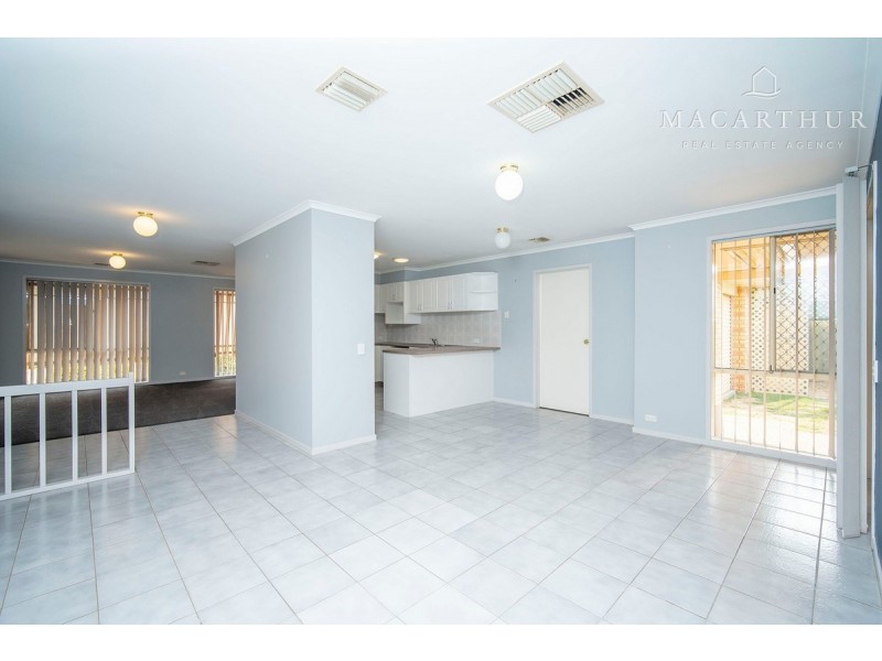 4 Mangrove Crescent, Forest Hill NSW 2651