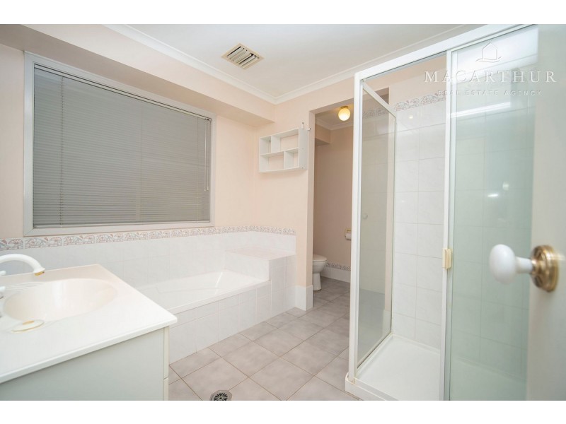 4 Mangrove Crescent, Forest Hill NSW 2651