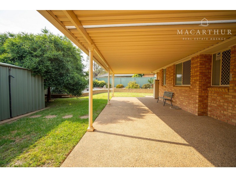 4 Mangrove Crescent, Forest Hill NSW 2651