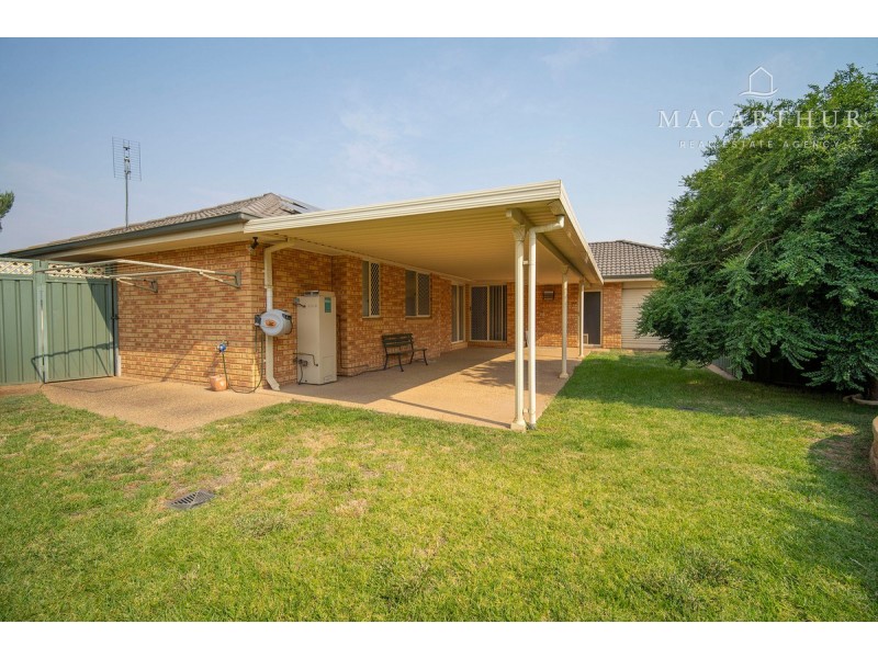 4 Mangrove Crescent, Forest Hill NSW 2651