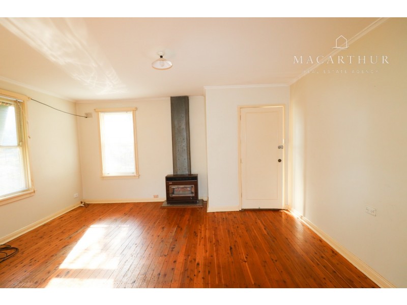 50 Gilmore Avenue, Mount Austin NSW 2650