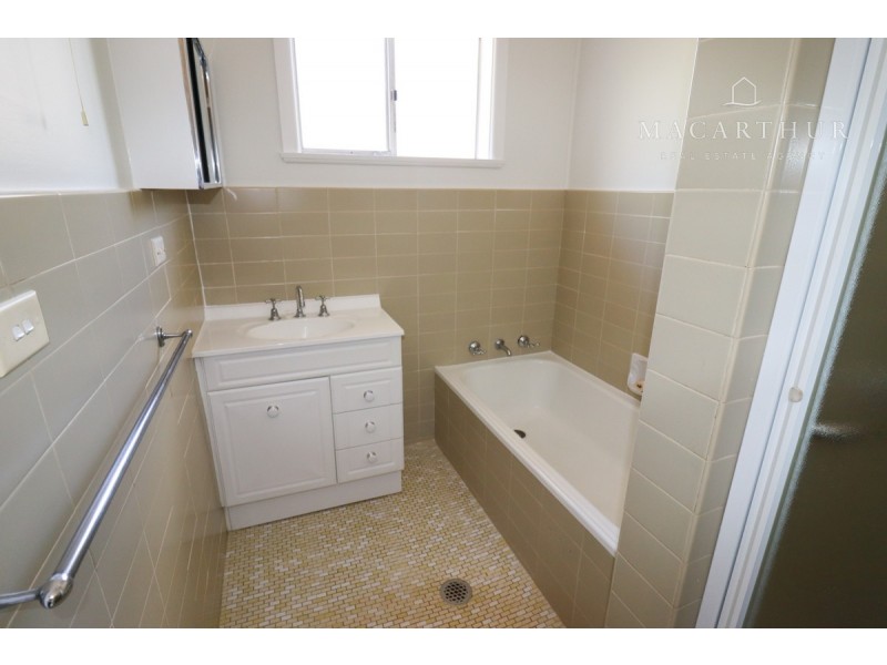 93 Meadow Street, Kooringal NSW 2650