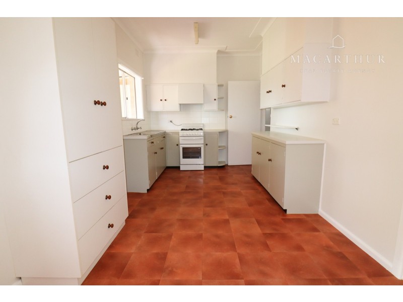 93 Meadow Street, Kooringal NSW 2650