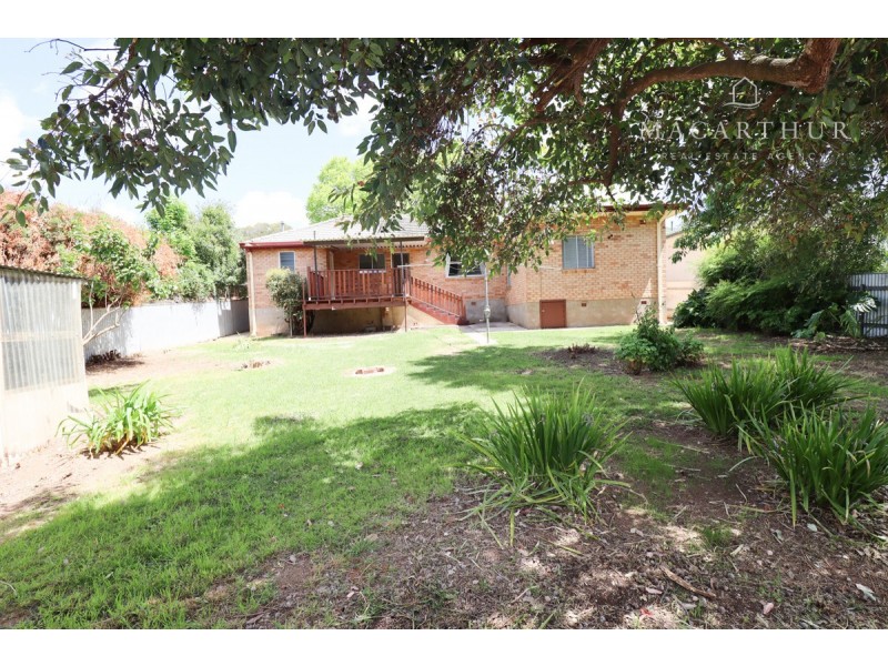 93 Meadow Street, Kooringal NSW 2650