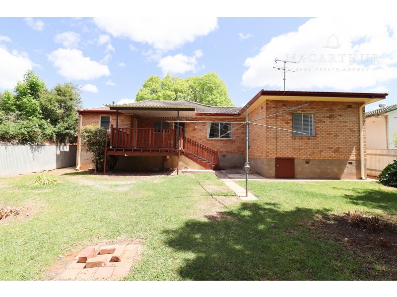 93 Meadow Street, Kooringal NSW 2650