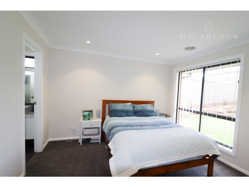 10 Nolan Street, Lloyd NSW 2650