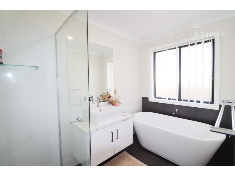 10 Nolan Street, Lloyd NSW 2650