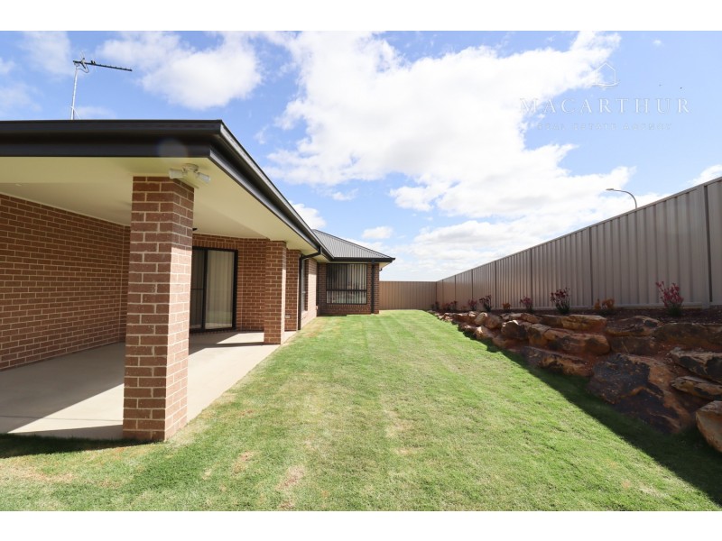 10 Nolan Street, Lloyd NSW 2650