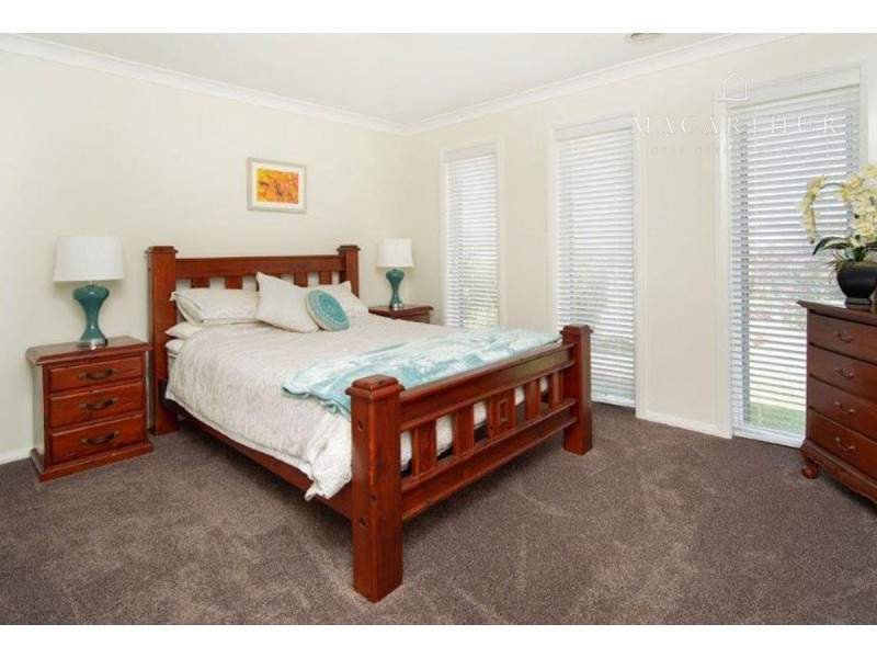 30 Mullagh Crescent, Boorooma NSW 2650