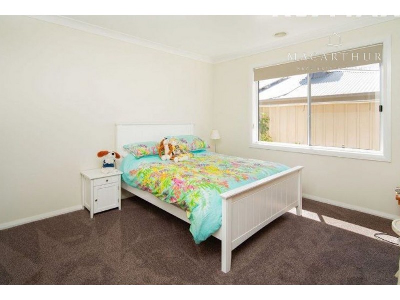 30 Mullagh Crescent, Boorooma NSW 2650