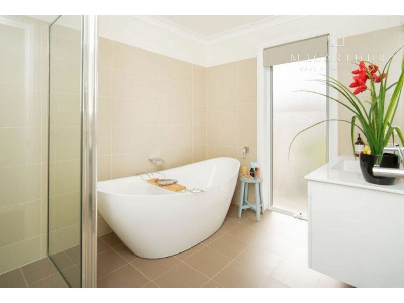 30 Mullagh Crescent, Boorooma NSW 2650