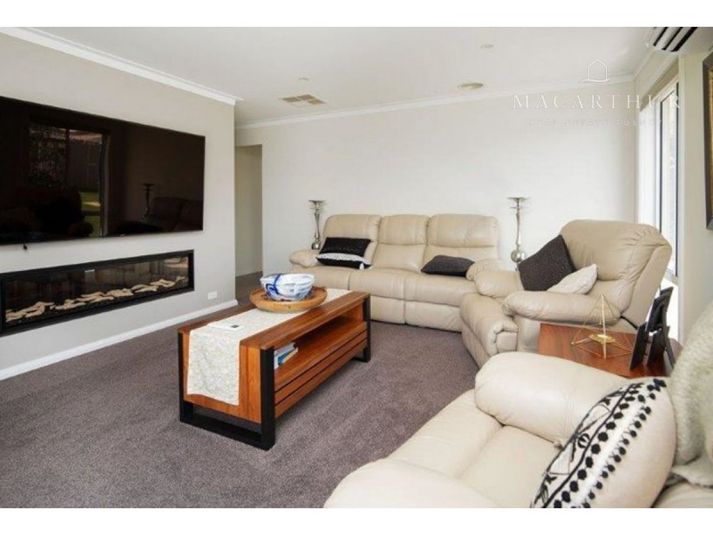 30 Mullagh Crescent, Boorooma NSW 2650