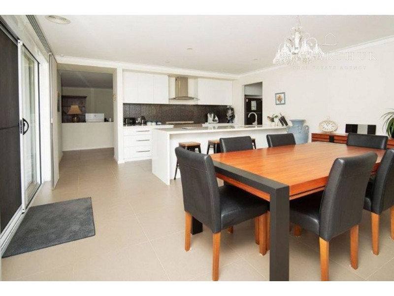 30 Mullagh Crescent, Boorooma NSW 2650