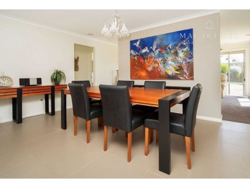 30 Mullagh Crescent, Boorooma NSW 2650