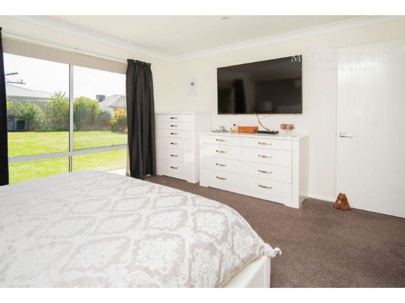 30 Mullagh Crescent, Boorooma NSW 2650