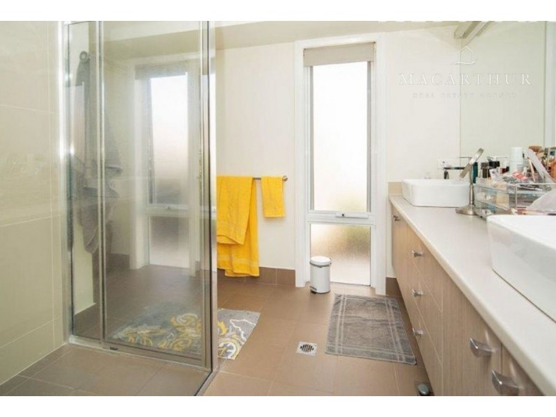 30 Mullagh Crescent, Boorooma NSW 2650