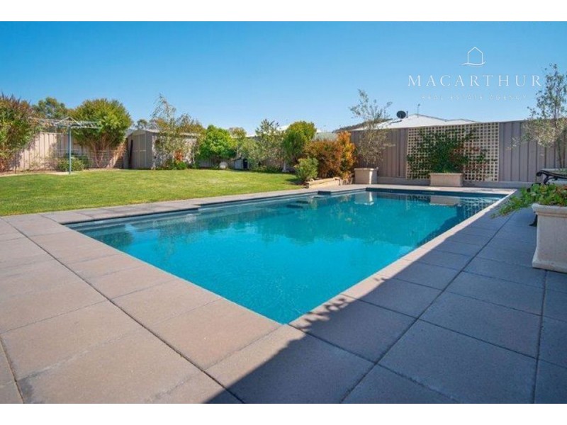 30 Mullagh Crescent, Boorooma NSW 2650