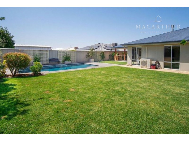 30 Mullagh Crescent, Boorooma NSW 2650