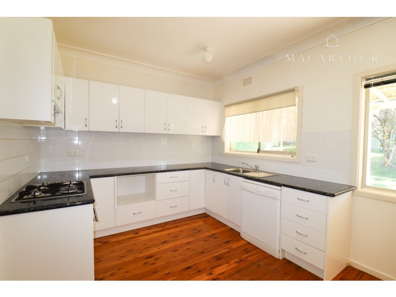 14 Waratah Street, Kooringal NSW 2650