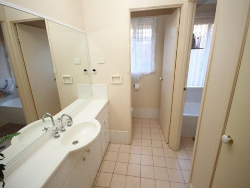 20 Sackville Drive, Forest Hill NSW 2651