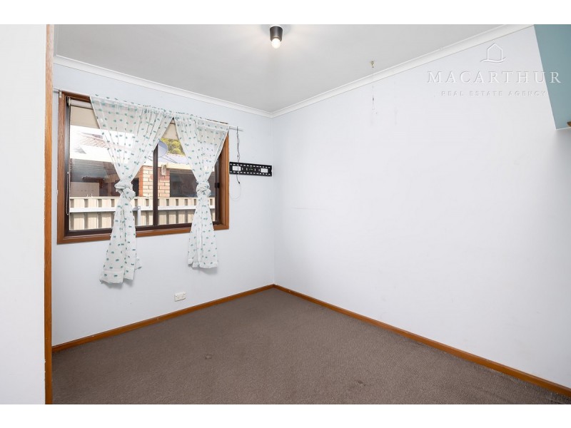 8 Finch Place, Mount Austin NSW 2650