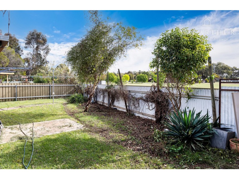 8 Finch Place, Mount Austin NSW 2650