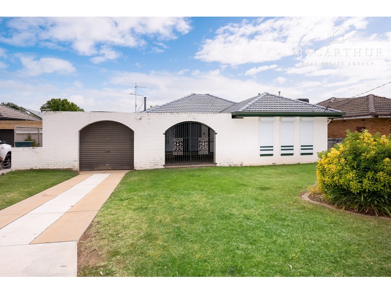 8 Cobb Street, Tolland NSW 2650