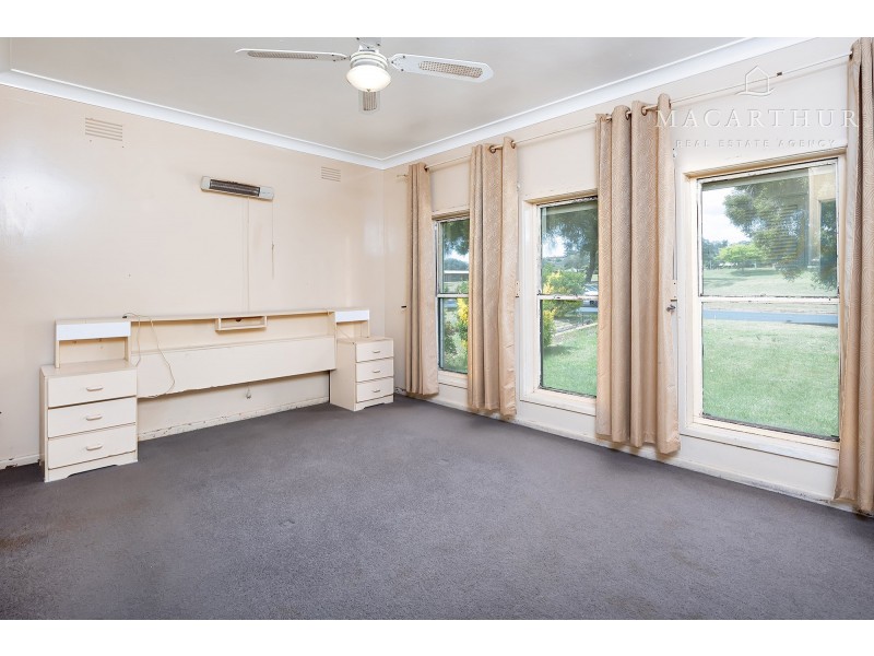 8 Cobb Street, Tolland NSW 2650