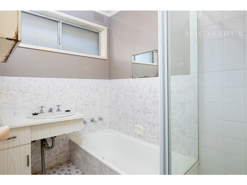 8 Cobb Street, Tolland NSW 2650