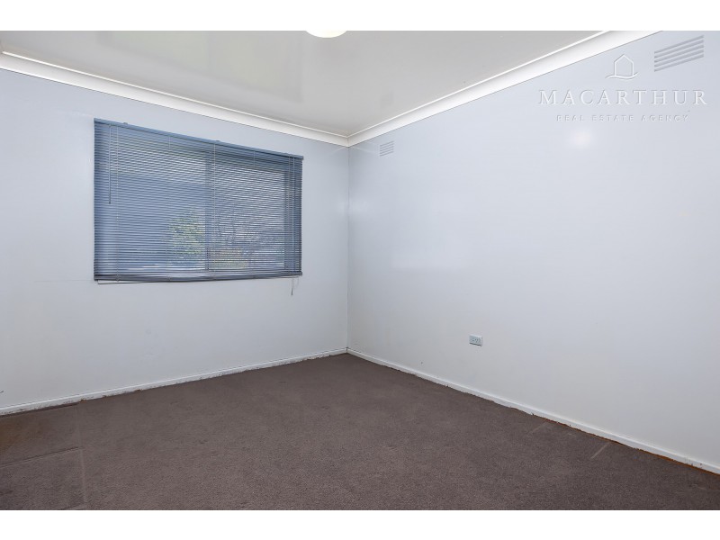 8 Cobb Street, Tolland NSW 2650