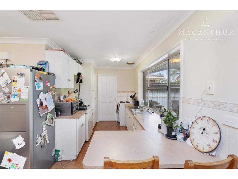 14 Eyre Street, Lake Albert NSW 2650