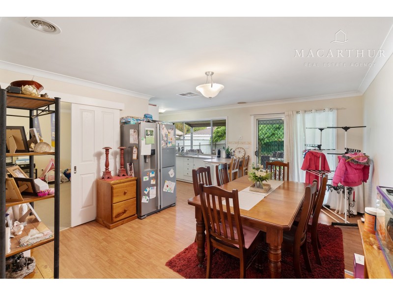 14 Eyre Street, Lake Albert NSW 2650