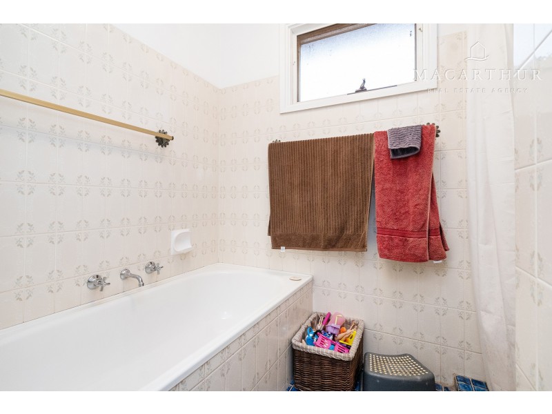 14 Eyre Street, Lake Albert NSW 2650