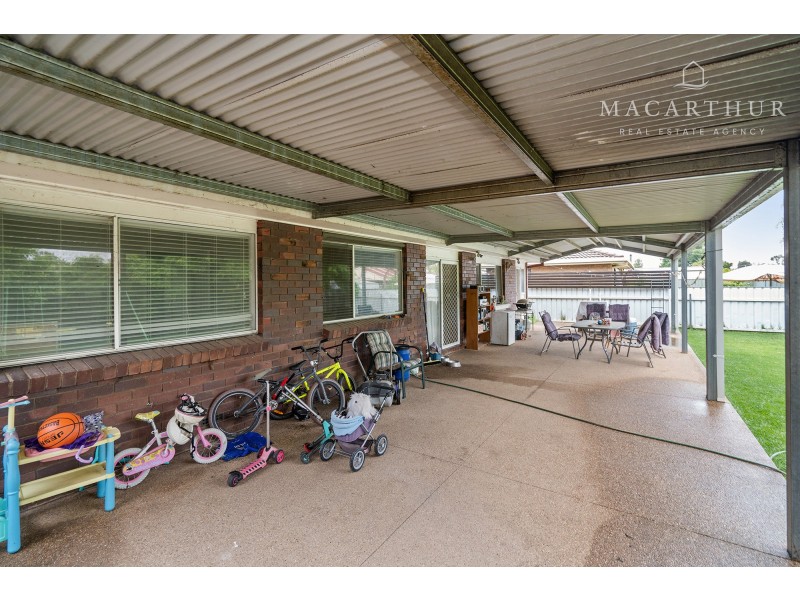14 Eyre Street, Lake Albert NSW 2650