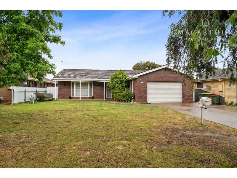 14 Eyre Street, Lake Albert NSW 2650