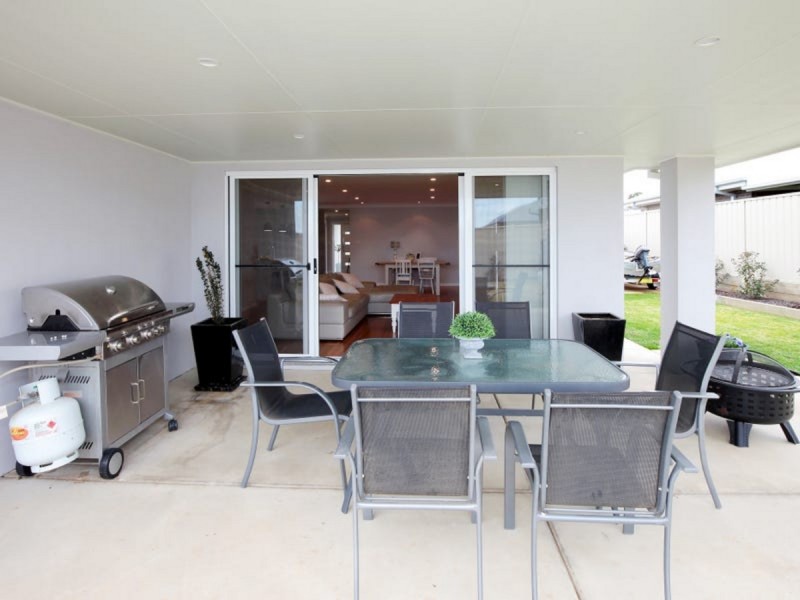 19 Cootamundra Boulevard, Gobbagombalin NSW 2650