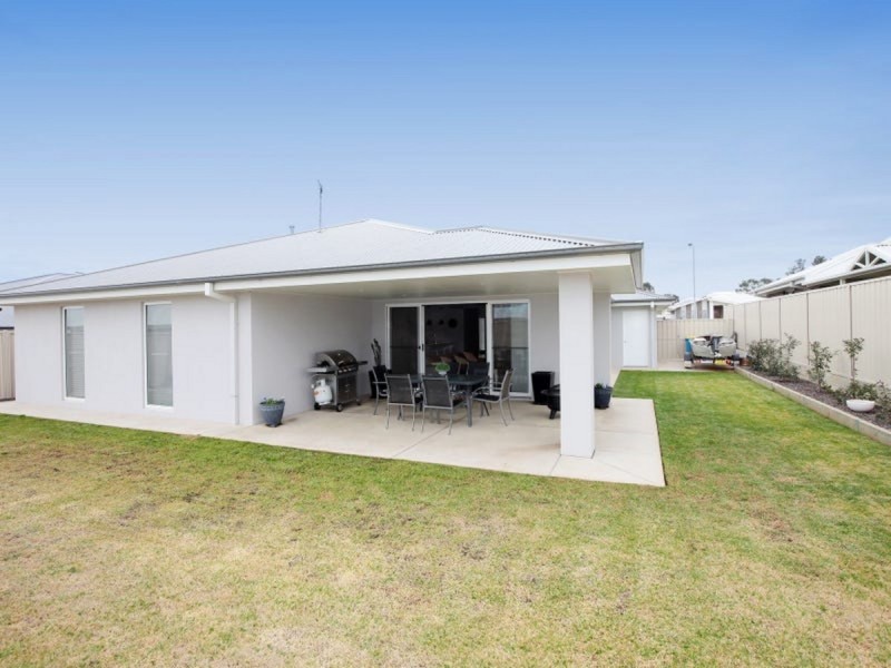 19 Cootamundra Boulevard, Gobbagombalin NSW 2650