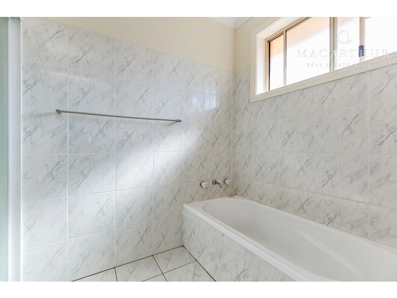 34 Kaldari Crescent, Glenfield Park NSW 2650