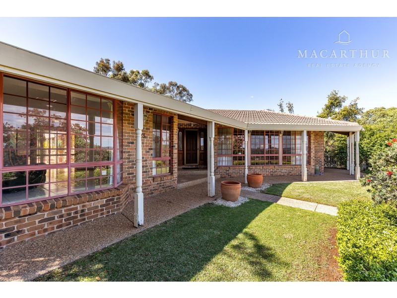 13 Kansas Drive, Tolland NSW 2650